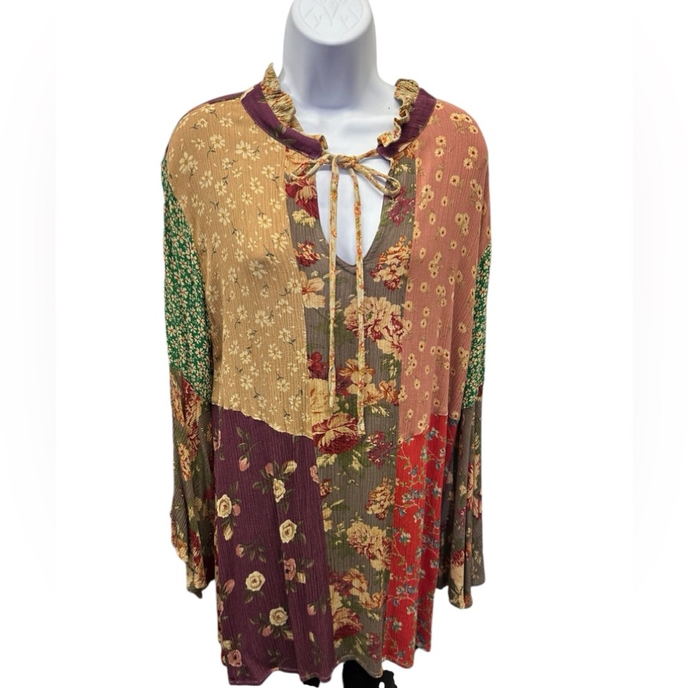 NWT.  Sacred Threads Blouse  Size S/M. 222207. BL/RD 14